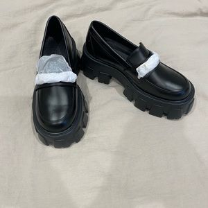 Princess Polly US 6 Penny Lane black loafers